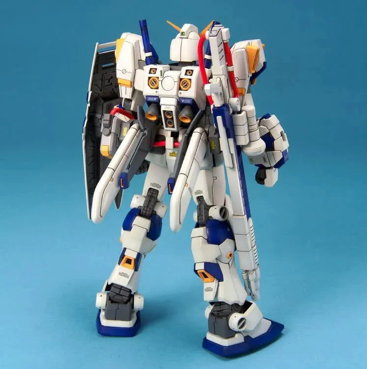 Bandai RX-78-4 Gundam MG 1/100 Model Kit